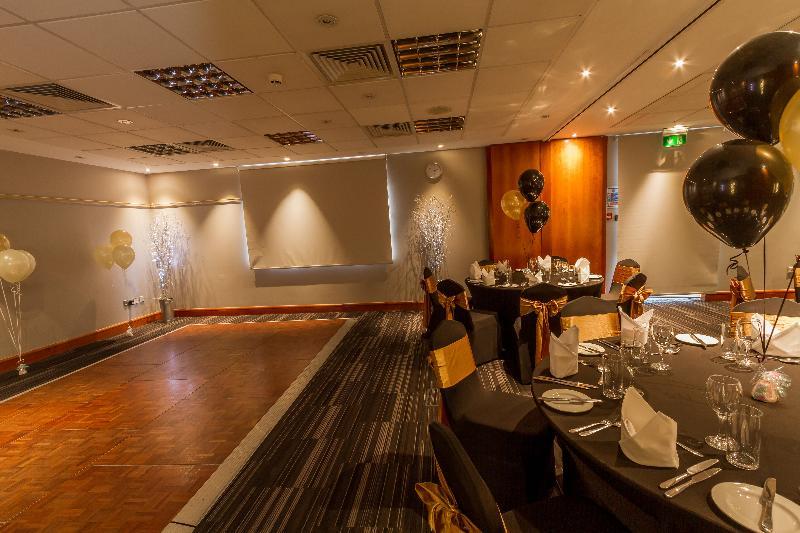 Holiday Inn Reading South M4 Jct 11 By Ihg Exterior photo